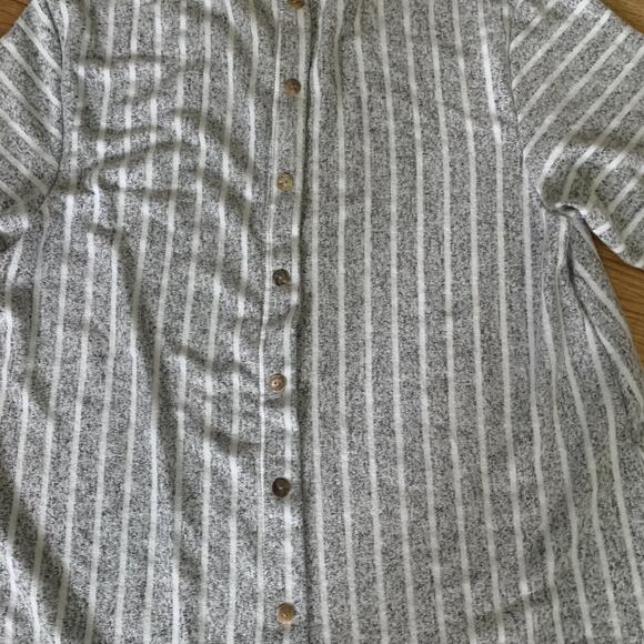 COIN 1804 Women's Gray/White Stripe Cozy 3/4 Sleeve Button Back Tunic Top XL-EUC - Picture 4 of 6